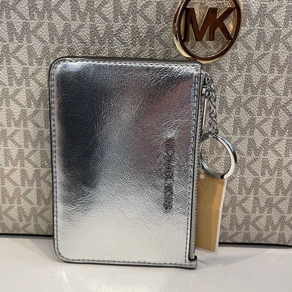 MICHAEL KORS
Jet Set Travel Small Top Zip Coin Pouch With ID
Silver 
NWT - Picture 11 of 16